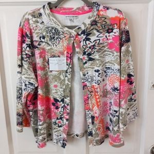 Snap front patterned cardigan.